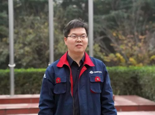 总经理罗京,副总经理于传富分别为获得劳动竞赛优秀组织及个人颁奖会